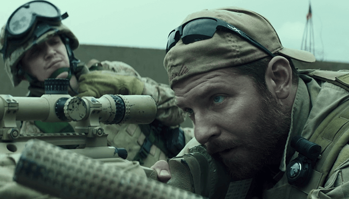 une image du film American Sniper illustrant sa critique dans groovy coconut