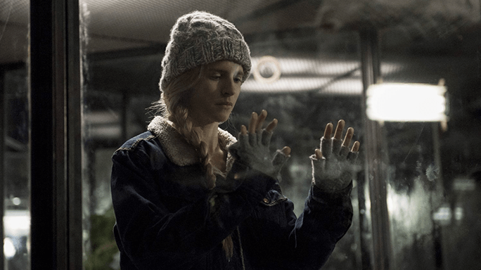 une image extraite de la saison 1 de la série the oa